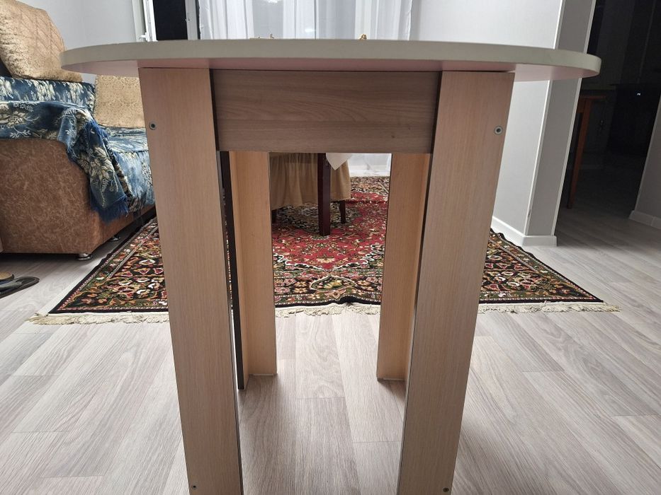 Продам круглый Стол