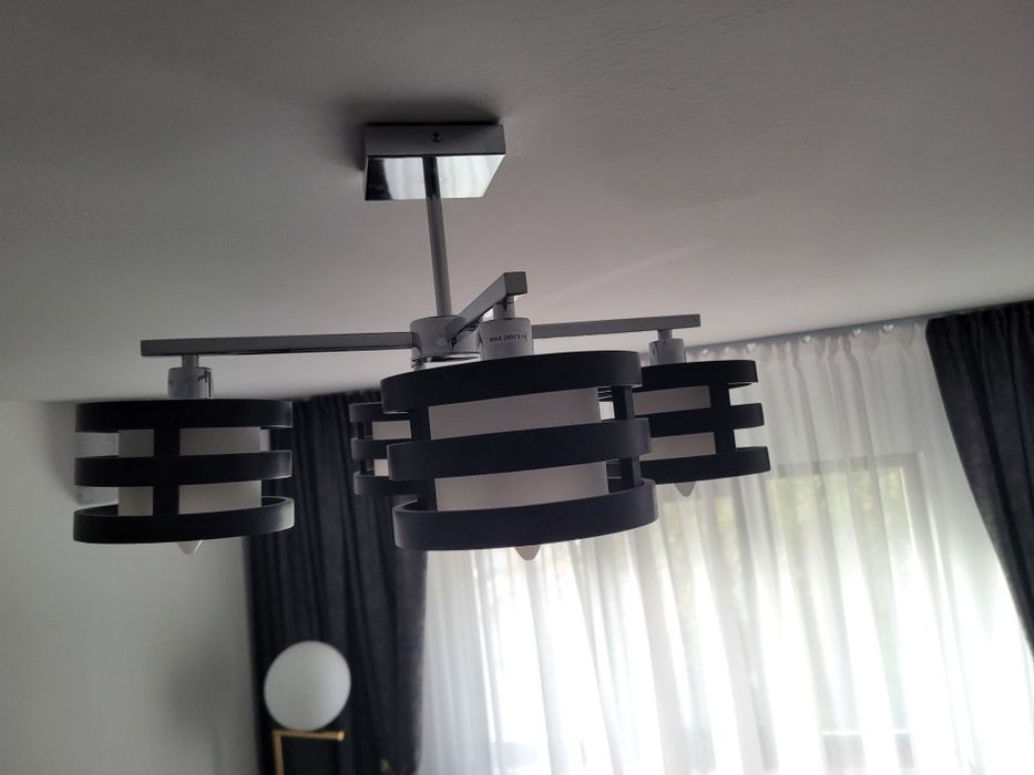 Vând Lustra în stare perfecta