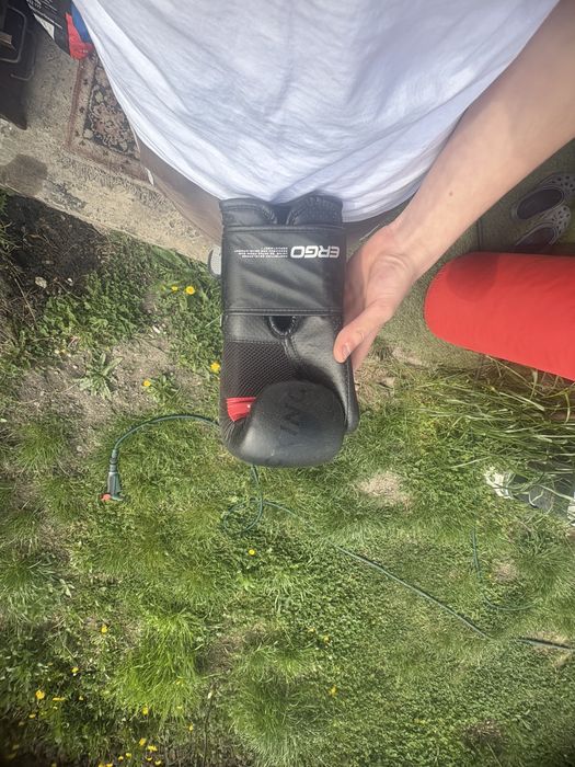 sac de box cu tot cu manusi noi