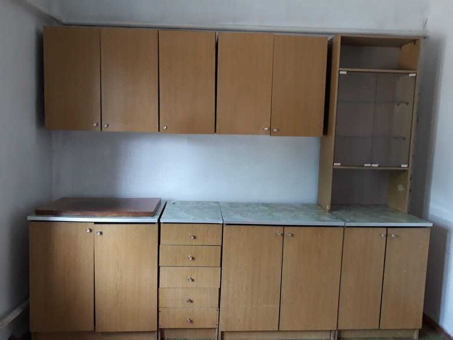 Горка (ручная работа из дуба), стенка