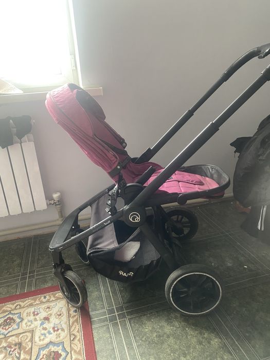 Коляска продам розовая