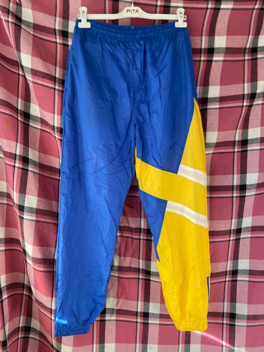 Новый триколар сатылады!