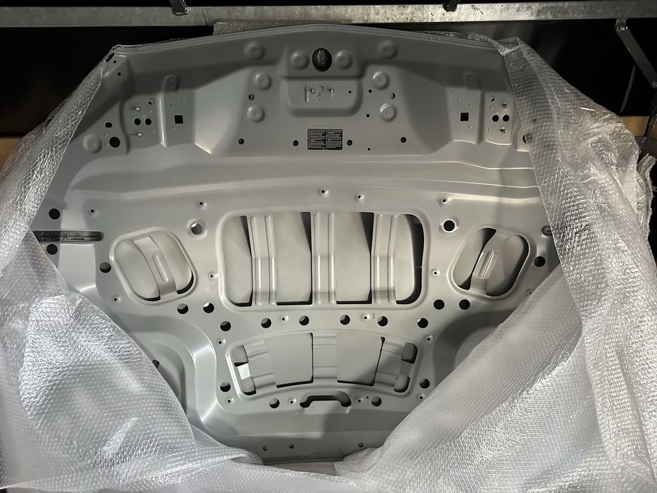 Продавам новпреден капак за Mercedes GLS Maybach Facelift