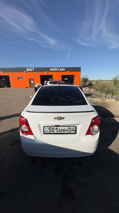 Авто машина шевралет