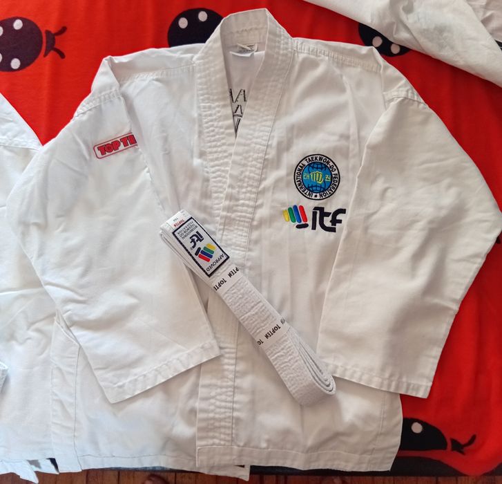 2 echipamente Taekwondo Dobok marimea 150 - 160 cm