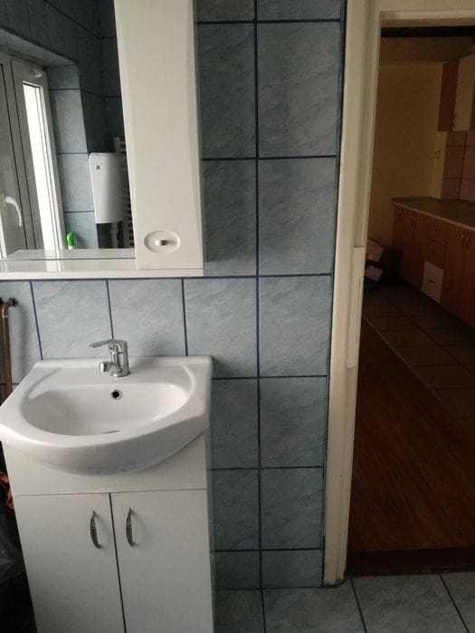 Inchiriez apartament la casa in Sebes