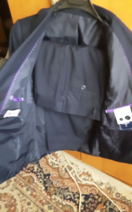 Продаю детский Костюм школьный