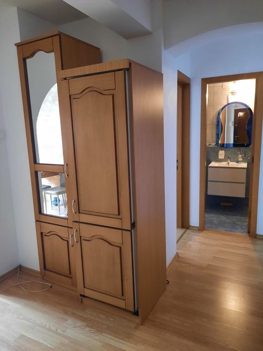 Inchiriez apartament.