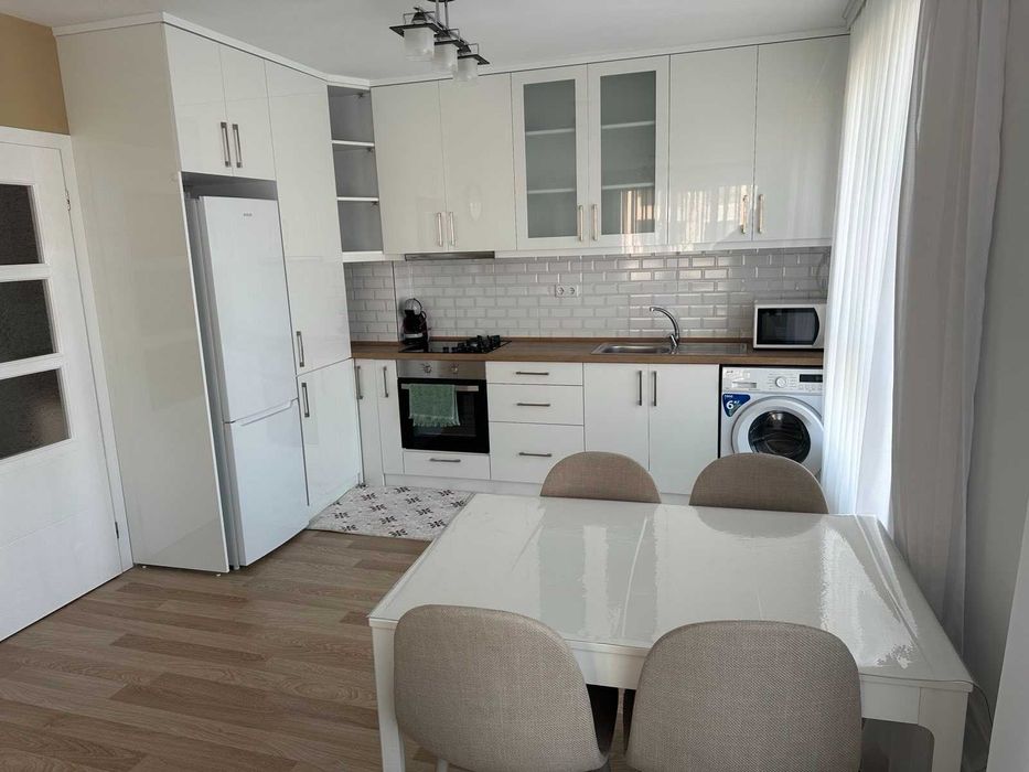 Дава се под наем Тристаен апартамент в Пловдив, Южен - 90 кв.м за 648.21 € - Снимка #4