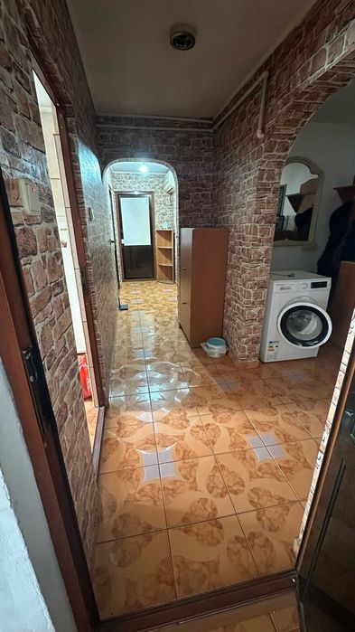 De închiriat: Apartament 3 Camere Decomandat – Ultra Central, Slobozia