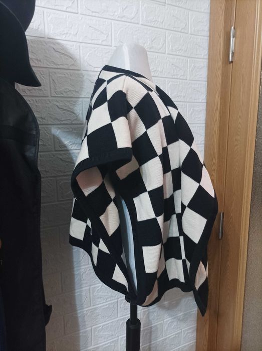 оригинални жилетки Escada, Chanel, Loro Piana