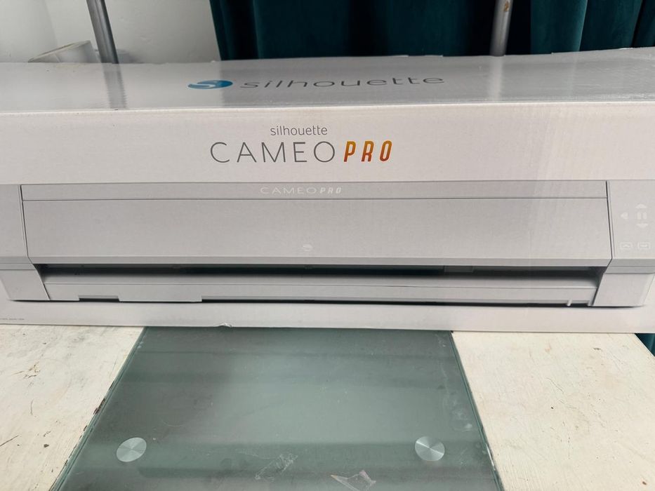 Продаётся плоттер cameo pro 4