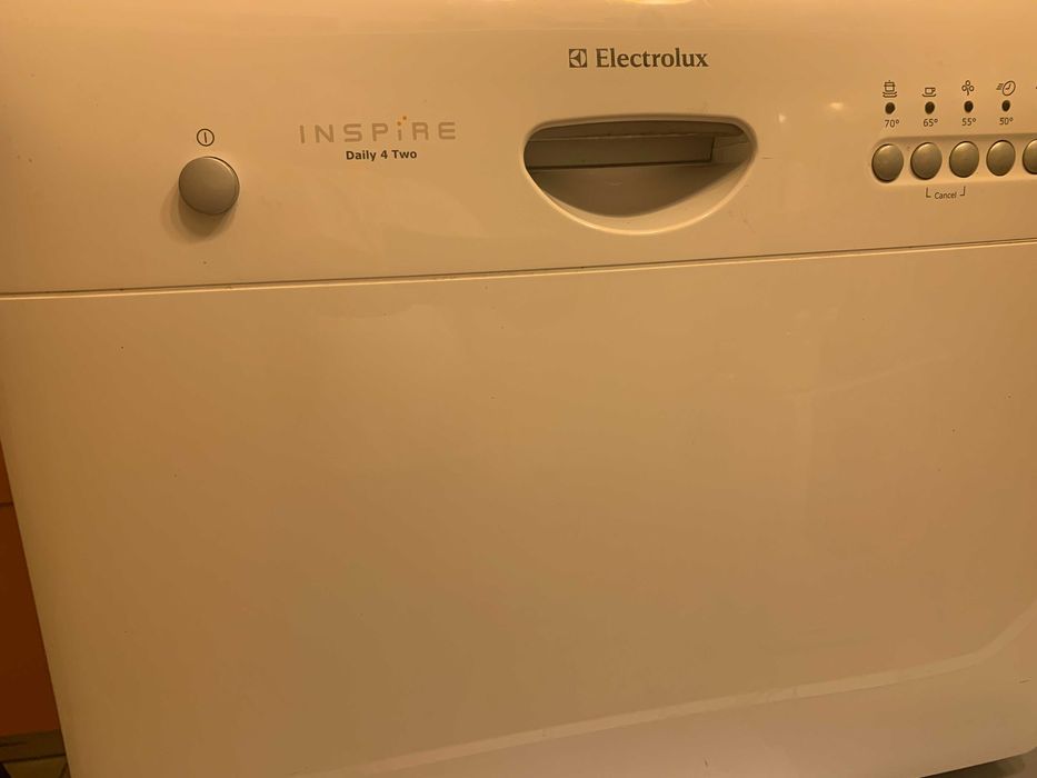 Masina spalat vase compacta ELECTROLUX ESF2440 2300OS defect?/pt piese