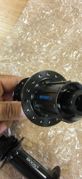 Главини DT Swiss 370 15x110 и 12х142/148 Shimano hub