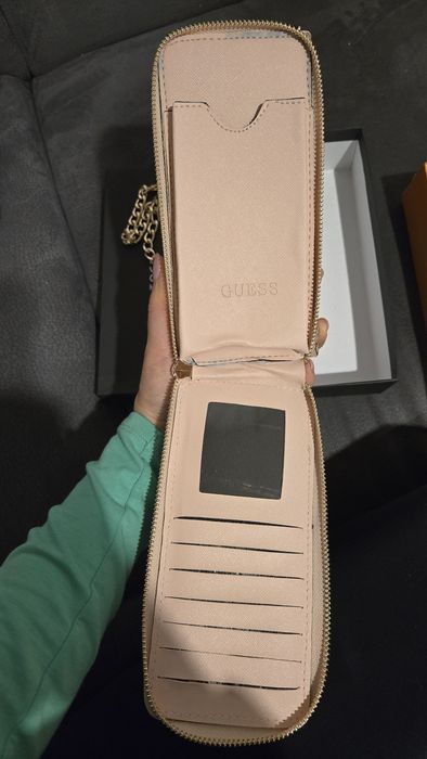 Чантичка Guess - неизползвана