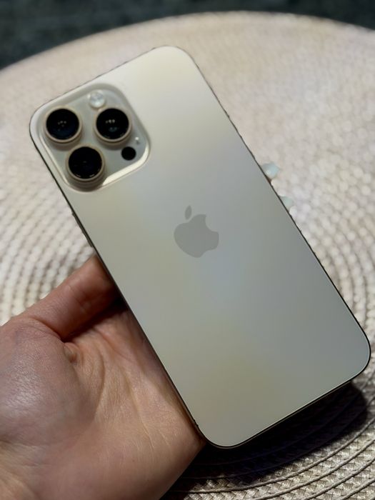 Vand Iphone 16 pro max gold full box