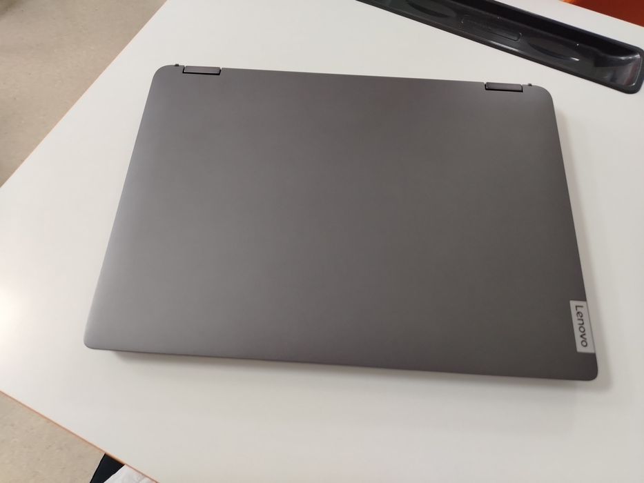 Lenovo sensorlik noutbuk