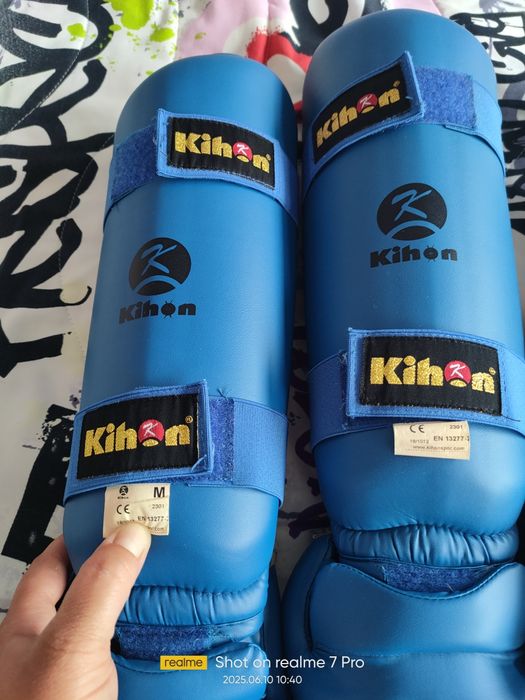 Кори и ръкавички за карате.