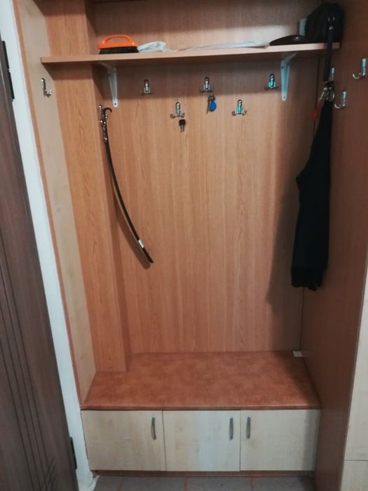 Cuier hol cu corp suspendat