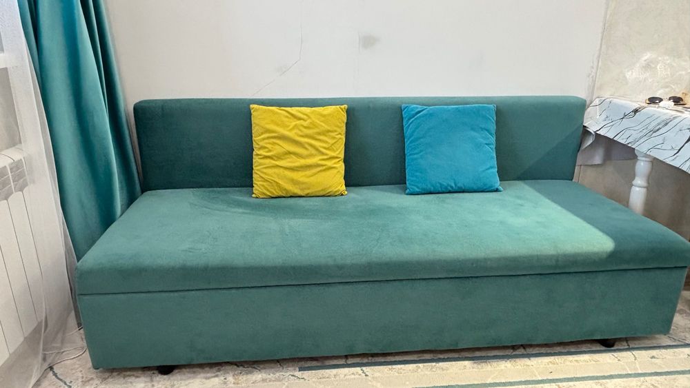 Шторы и диван Новасити