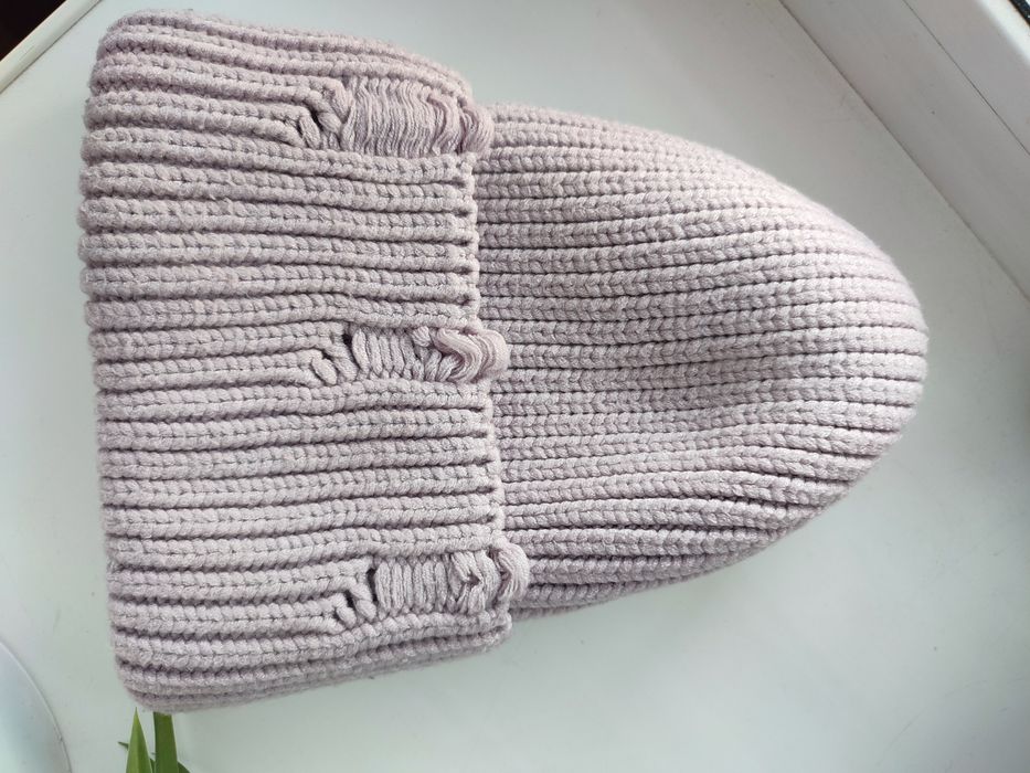 Продам. . шапку...