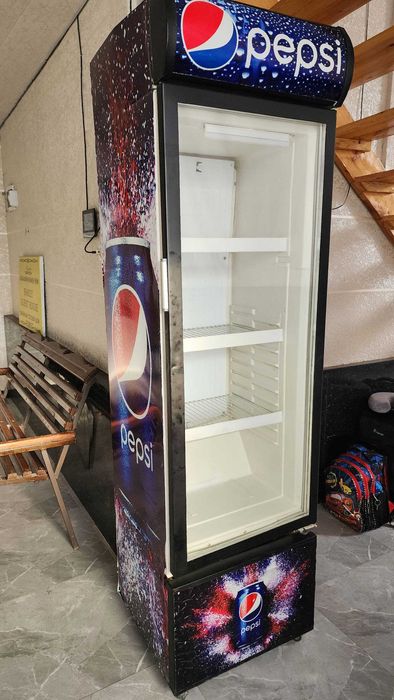 Продам витринный холодильник