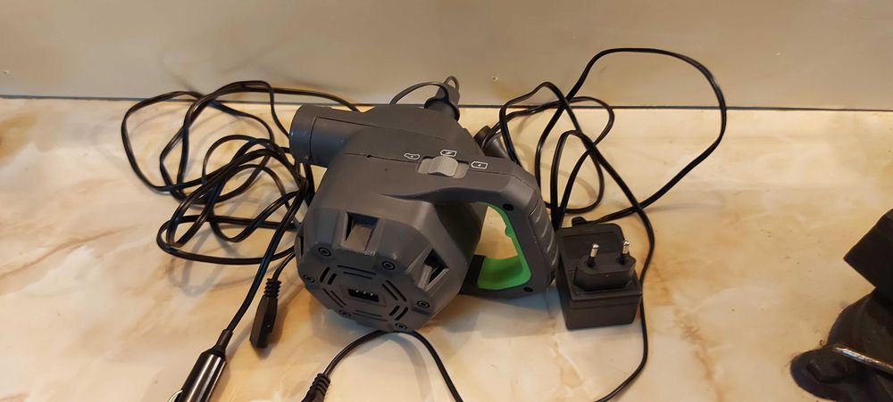 Продавам акумулаторна, зареждаща се въздушна помпа за надуване