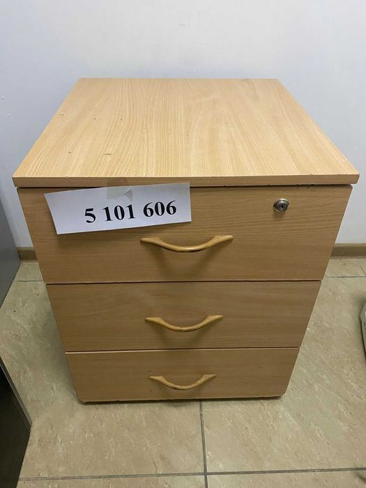 офисные столы, стулья, тумбы