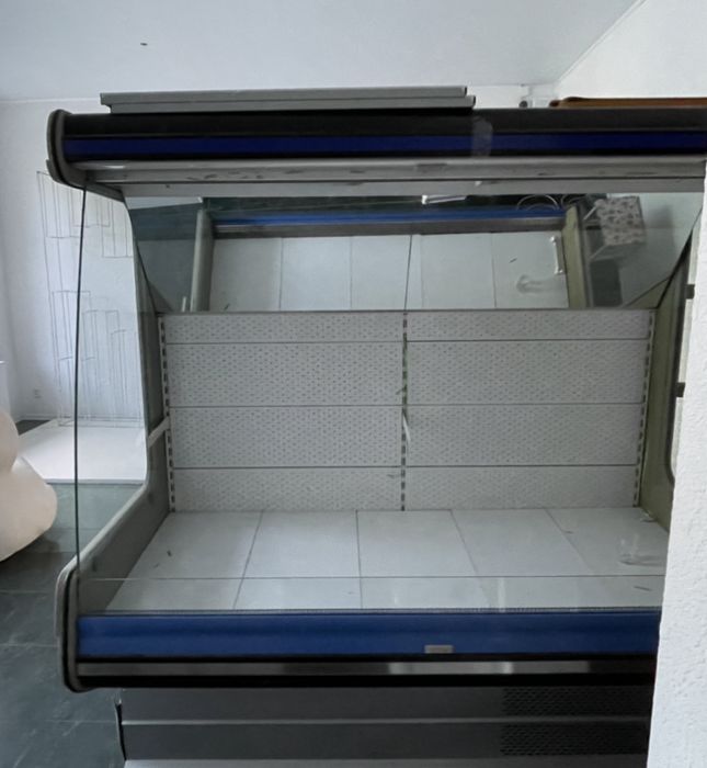 Холодильная витрина Ариада