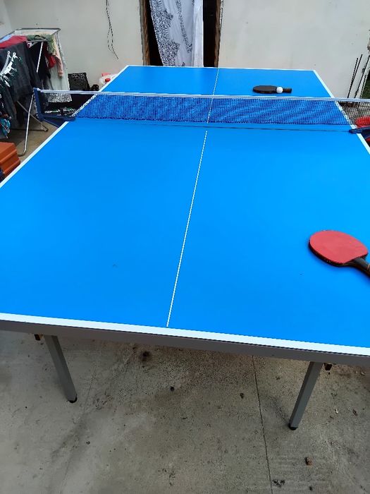 Vând masa de tenis
