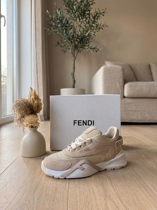 Adidadi F E N D I Flow Top Bej