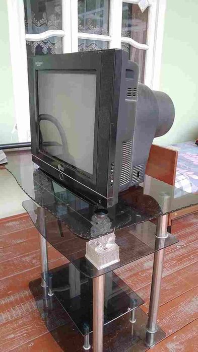 Telvizor LG sotiladi 500ming kami bor