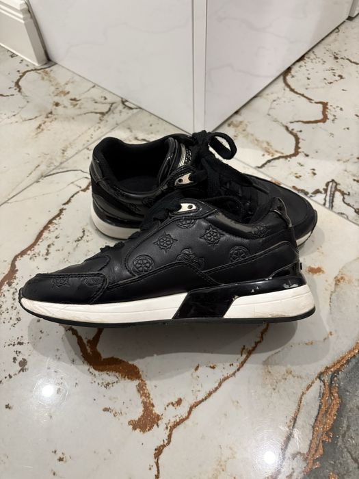 Дамски маратонки GUESS