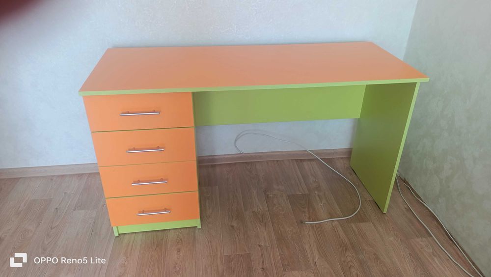 Шкаф, письменный стол