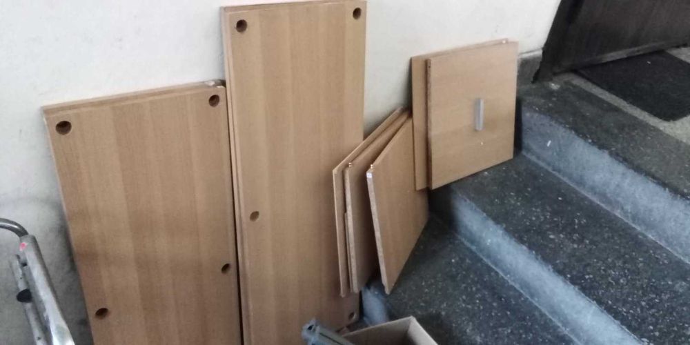 етажерка с вратички Практикер  размери 160 х 80 см