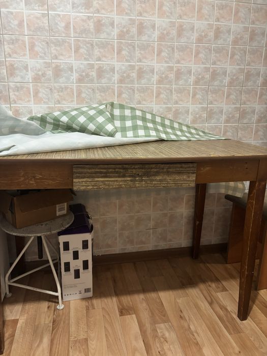 Продам срочно  стол