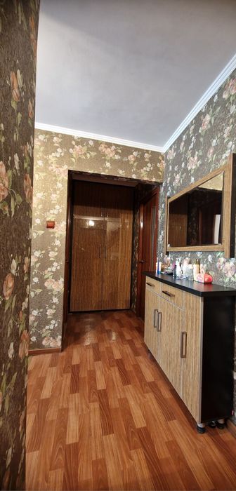 Продаётся прихожка с зеркалом срочно