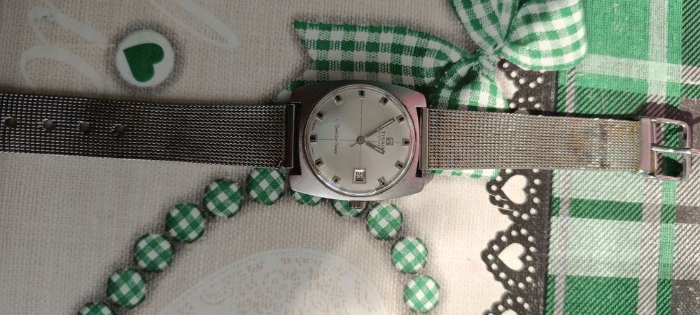 Продавам часовник Tissot