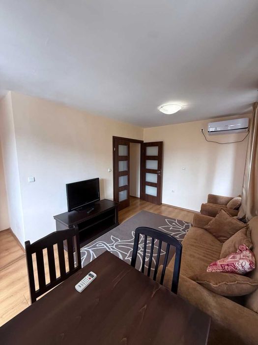 Стилен тристаен апартамент с панорамна гледка в Банско