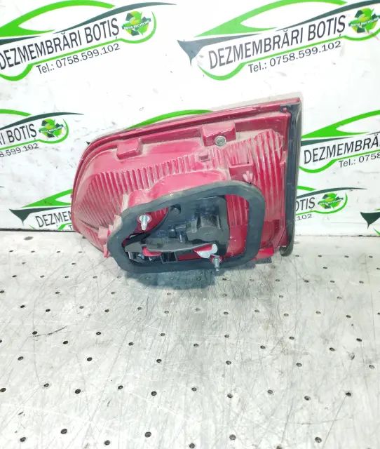 Lampa / Tripla stop stanga pe hayon Volkswagen VW Touran 2011