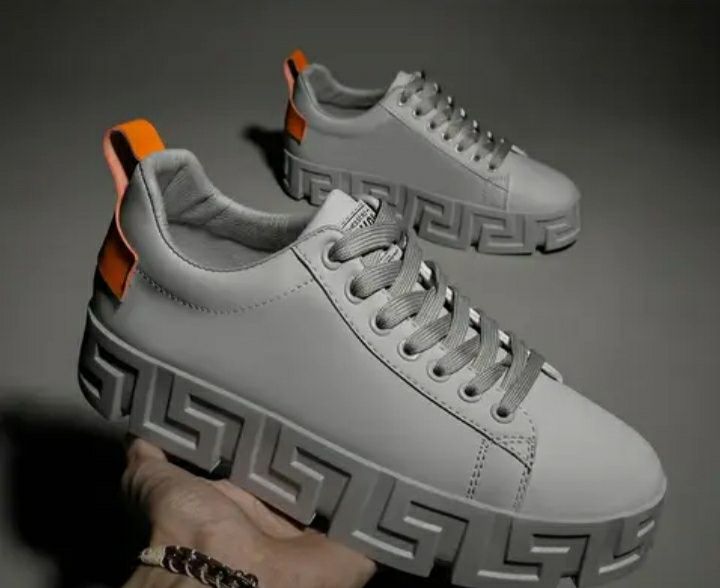 O'g'il bolalar. Erkaklar uchun oyoq kiyim. Krosovka