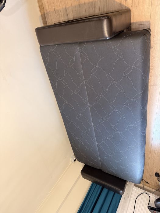 Canapea extensibila 3 locuri , cu lada aproape noua