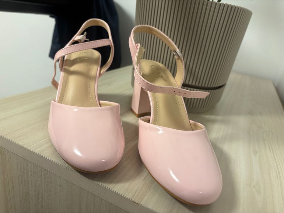 Дамски розови обувки