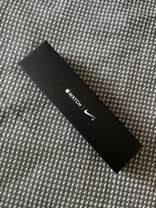 Продам Apple watch series 4 nike+ 44mm