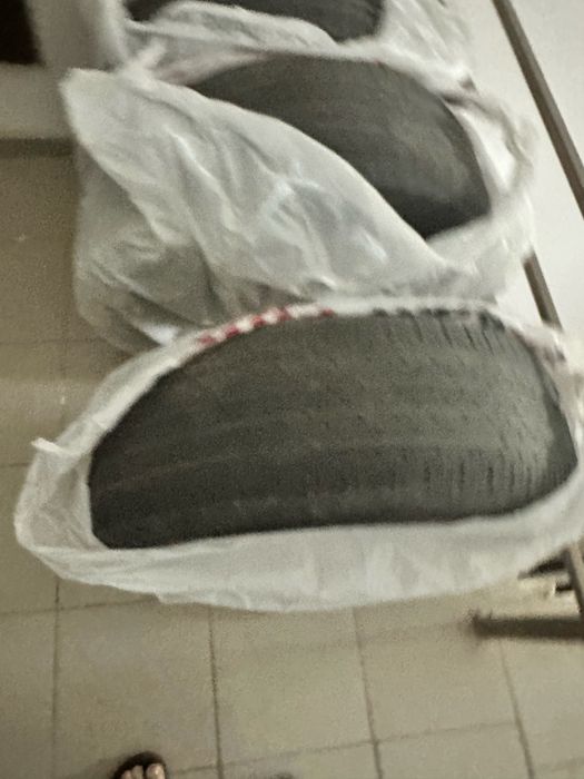 Продам шины CONTINENTAL  235 65/R17