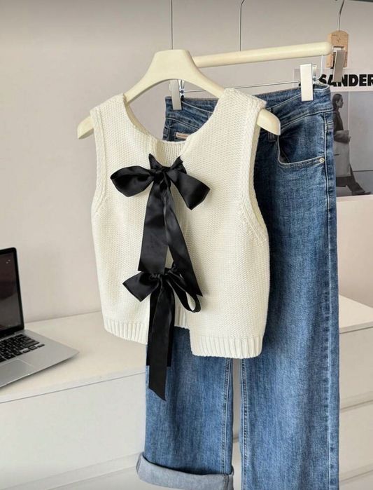 Вълнено потниче с панделки