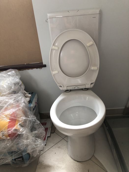 Vas wc cu iesire in pardoseala + vas geberit+ capac  incastrat