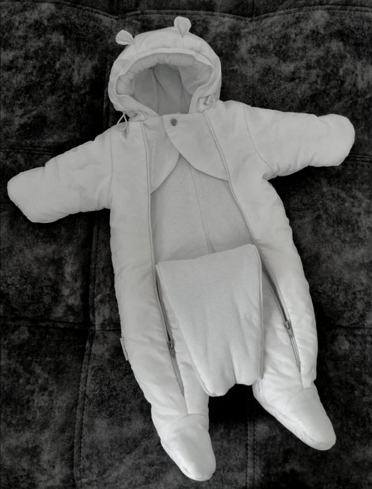 Продам демисезонный комбинезон для малышей