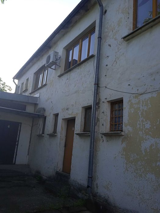 Продавам Промишлена сграда на два етажа в индустриалната зона в Плевен