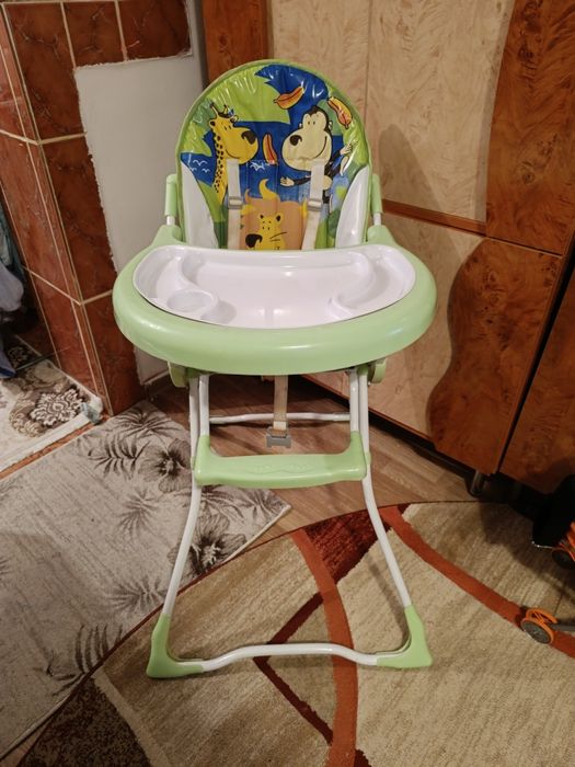 Scaun cu măsuță pentru bebeluși